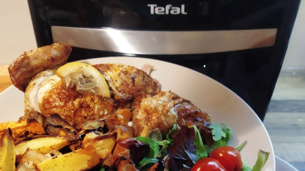 Grilované kuře s batátovo–bramborovými hranolkami v horkovzdušné troubě Easy Fry Oven & Grill